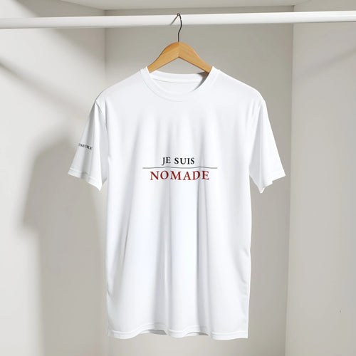 T-shirt blanc "Je suis nomade" présenté sur cintre – La Femme Entrepreneure