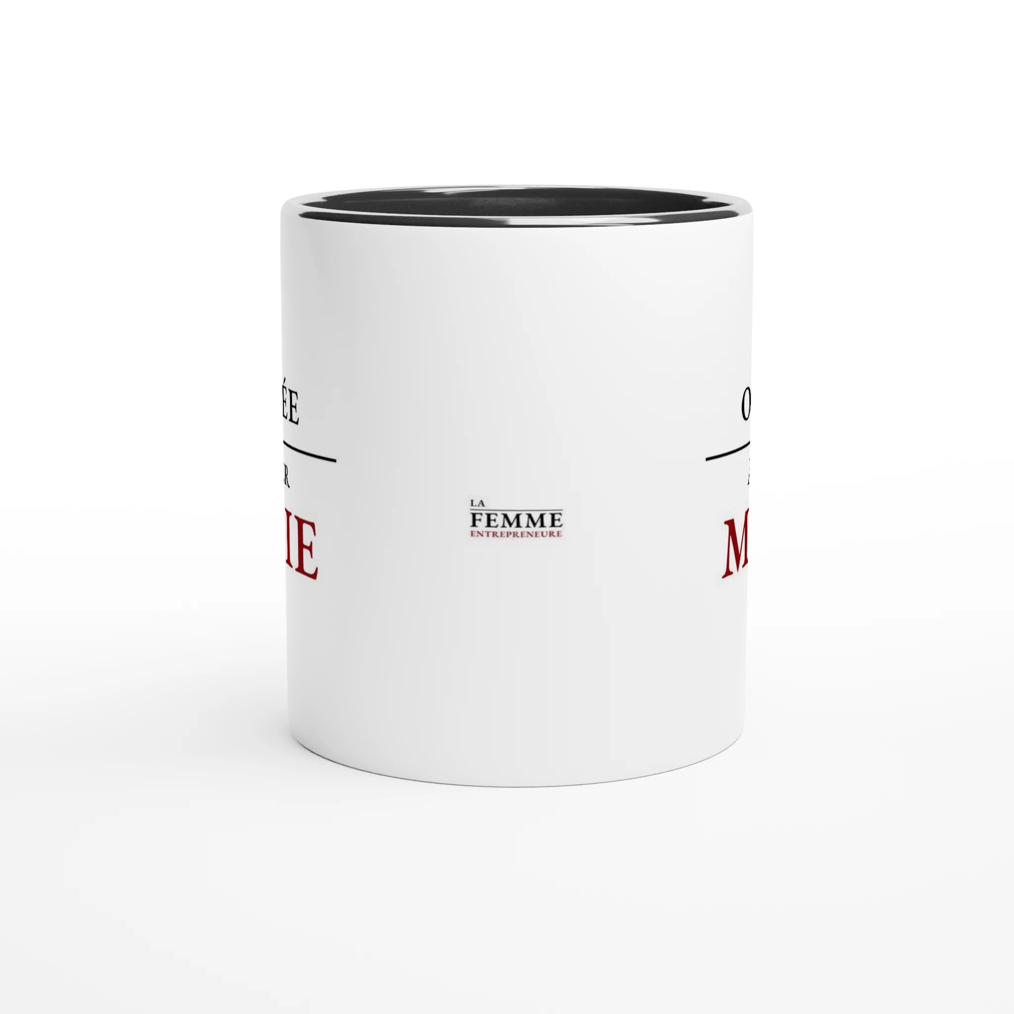 Vue de côté du mug en céramique « Occupée à changer ma vie » avec logo La Femme Entrepreneure.